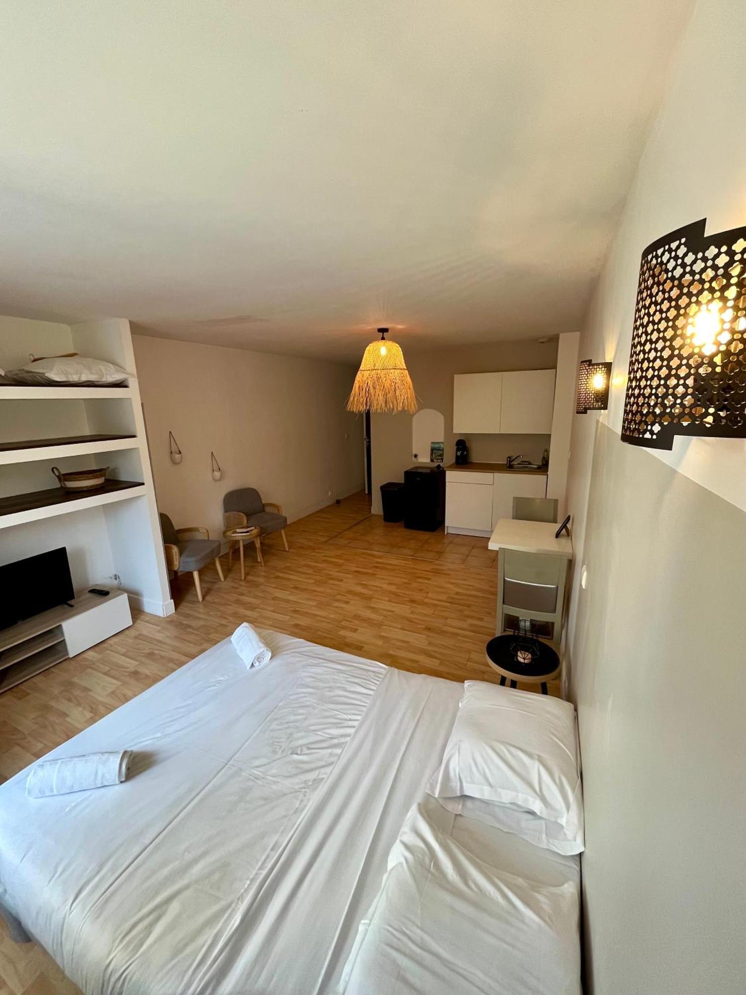 Appartement Chloe Du Lac Montferrat  Eksteriør bilde